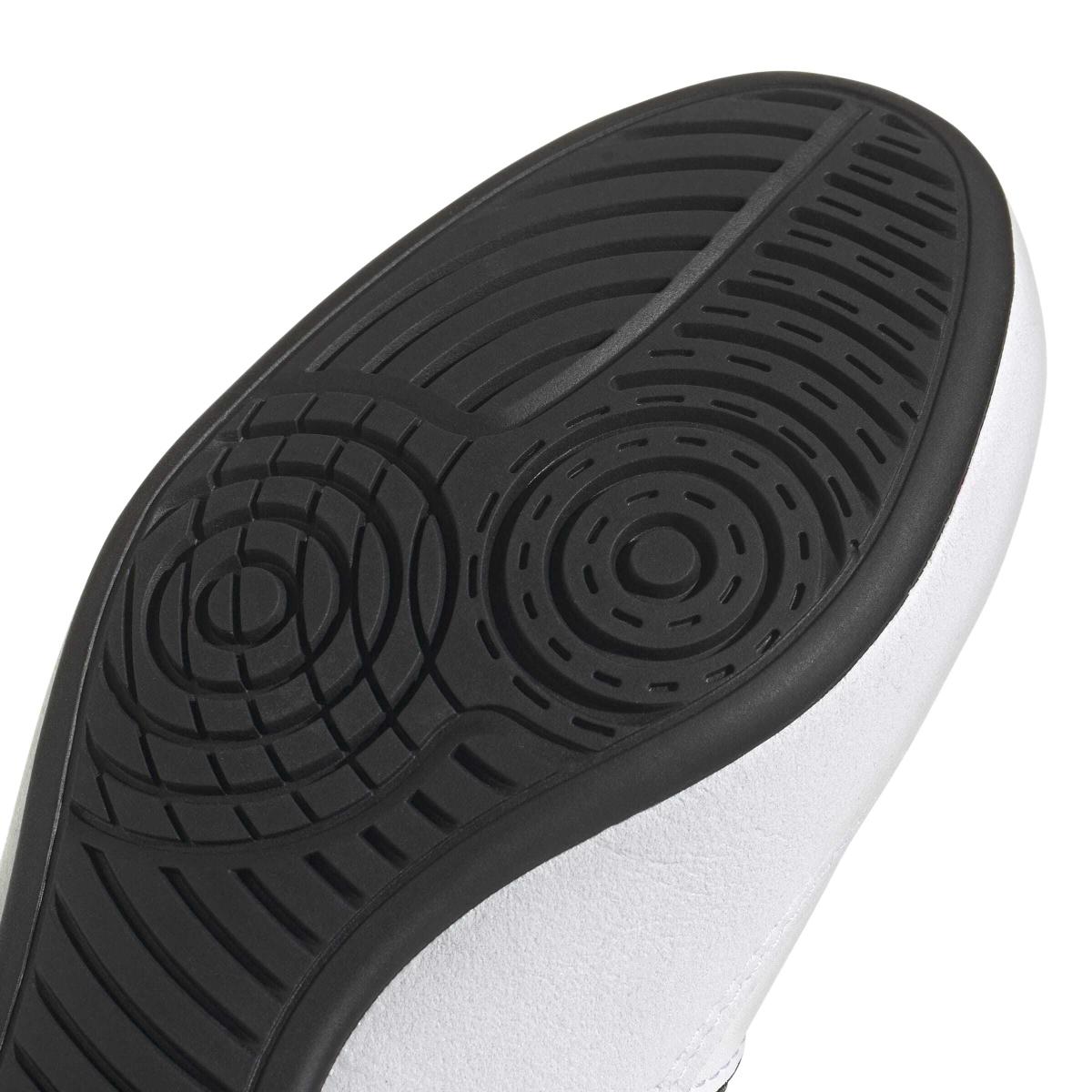 product/a/d/adidas_jp6123_9_footwear_photography_detail_view_2_white-nw091625.jpg