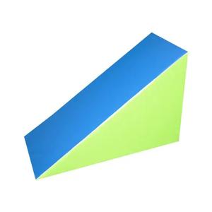 05078-b07-8-triangle-rug-softee-azul-verde-120x80x60-cm